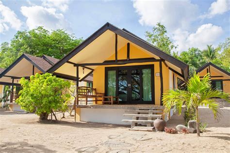 VIRGIN BEACH RESORT .